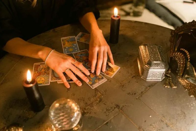 電話占いでオーラ診断が当たる占い師の選び方